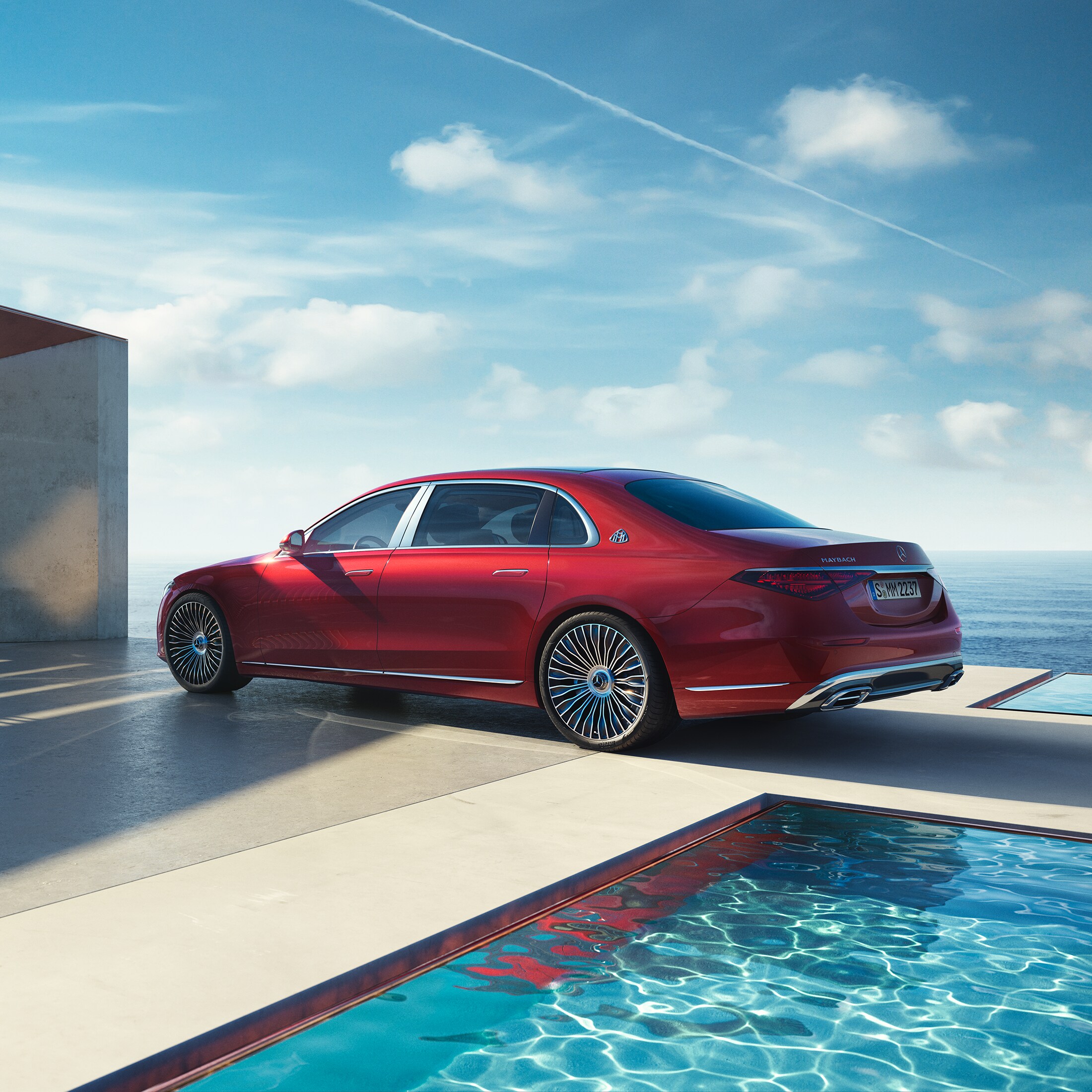 Hood with the central chrome trim strip in the Mercedes-Maybach S-Class